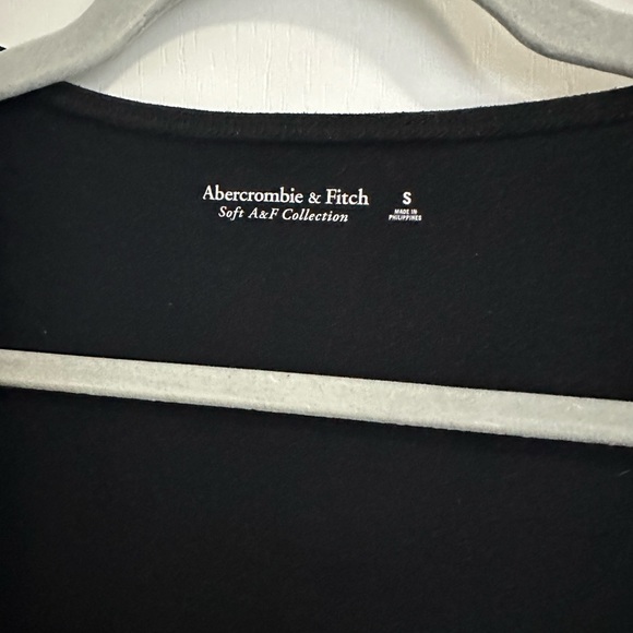 Abercrombie and Fitch Double-Layered Seamless Fabric Squareneck Top - Picture 3 of 6